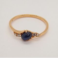 кольцо с сапфиром и бриллиантами в красном золоте 585