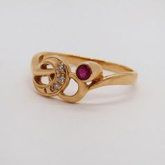 кольцо с рубином и бриллиантами в красном золоте