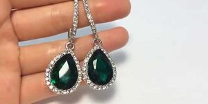 сережки з зеленим камінням
