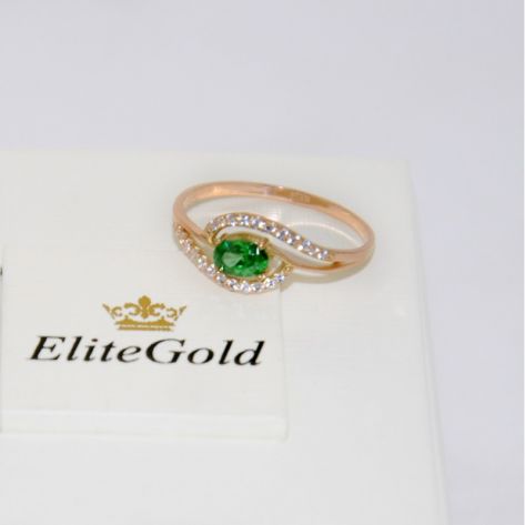 женское дизайнерское кольцо с овальным камнем зеленого цвета