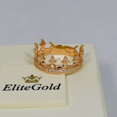 кольцо корона с камнями в коронках и по ободку с белыми камнями