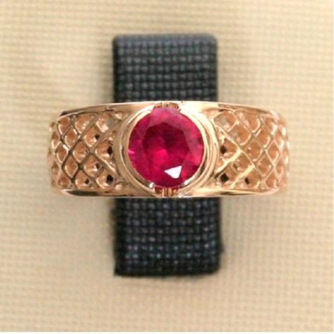 кольцо в сеточку с корундом