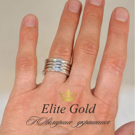 кольцо булгари реплика в белом золоте 4 спирали без камней на пальце