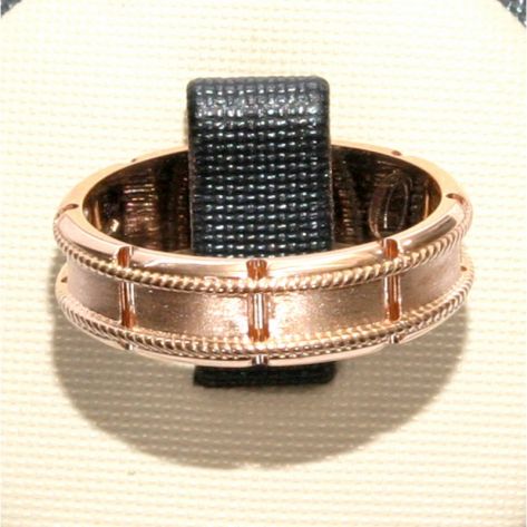 обручальное кольцо с веночками матированное мужское