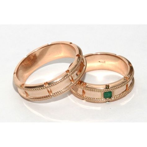 обручальные кольца с веночками матированные с камнем изумруд