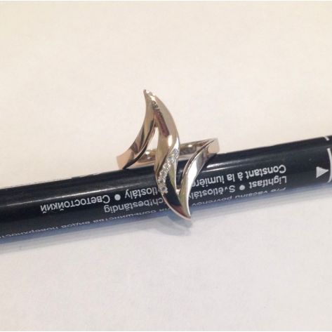 кольцо зигзаг с камнями