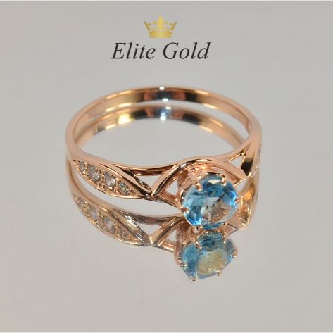 женское кольцо с камнями с топазом в красном золоте