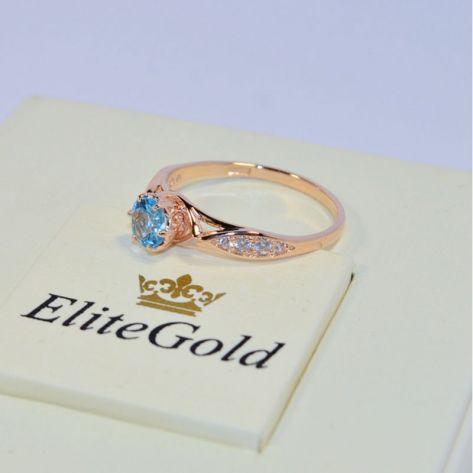 женское кольцо с камнями с топазом в красном золоте