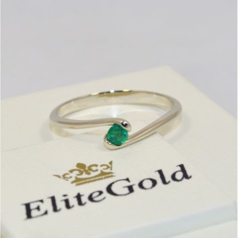 кольцо помолвочное с одним камнем изумрудом в белом золоте