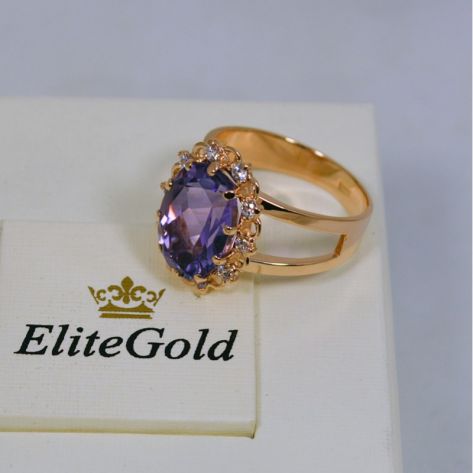 кольцо с большим овальным камнем с аметистом