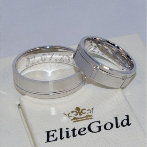 обручальные матовые кольца с камнями в белом золоте