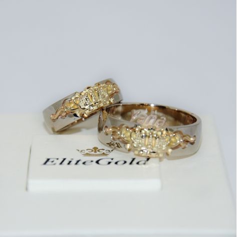 обручальные кольца корона с узорами в лимонном и белом золоте