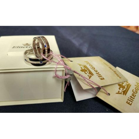 сдвоенные обручальные кольца с камнями в белом золоте с сапфирами