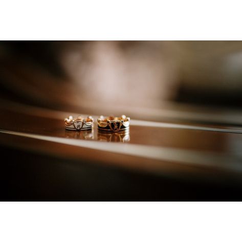 обручальные кольца корона с эмалью и гербом