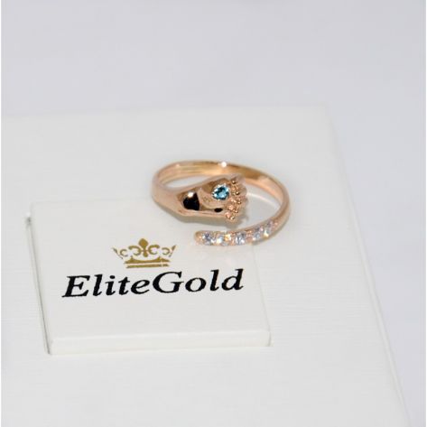 кольцо в виде детской ножки с голубым камнем