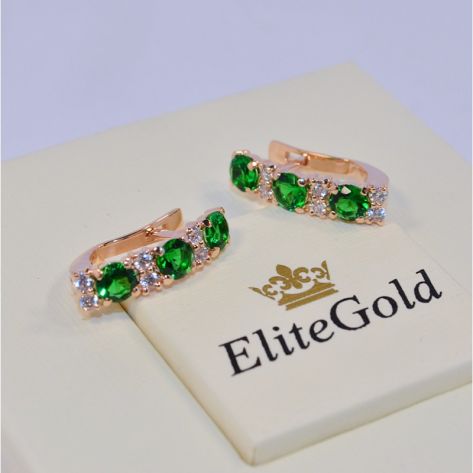 женские серьги с зелеными и белыми камнями в красном золоте