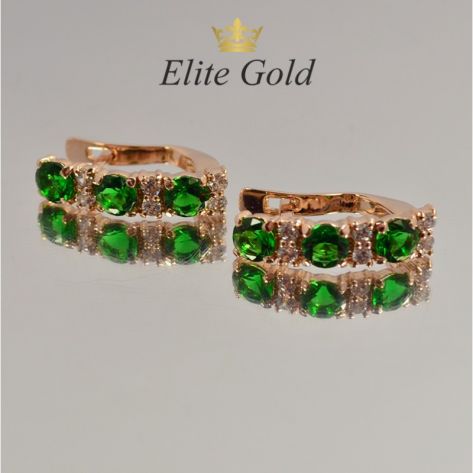 женские серьги с зелеными и белыми камнями в красном золоте