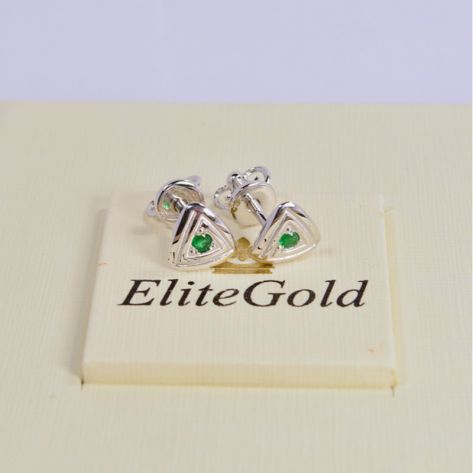 пусеты в форме треугольника в белом золоте с изумрудами