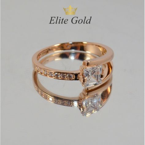 женское кольцо с квадратным камнем в красном золоте и белыми камнями