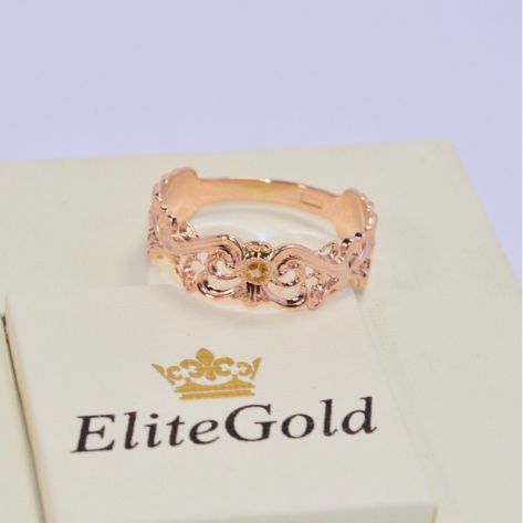 женское ажурное кольцо с узорами в красном золоте с цитрином