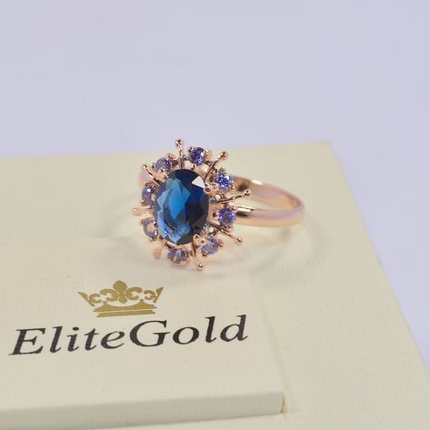 кольцо в видео солнца с синими камнями в красном золоте