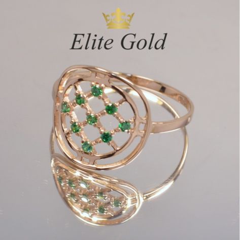 кольцо в сеточку с зелеными камнями