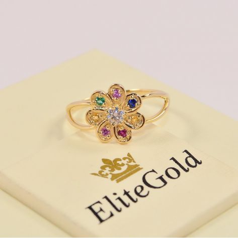 кольцо в видео ромашки с разноцветными камнями в лимонном золоте