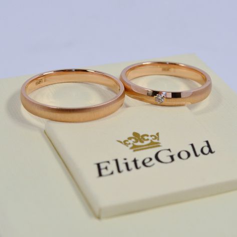 классические обручальные кольца в красном золоте женское с камнем