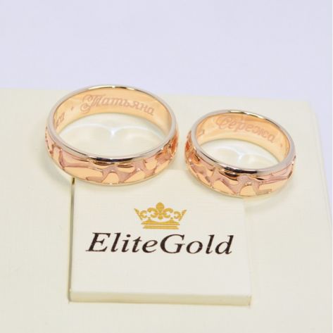 авторские обручальные кольца рельефные в красном и белом золоте