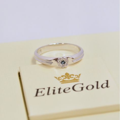 женское помолвочное кольцо в белом золоте с бриллиантами