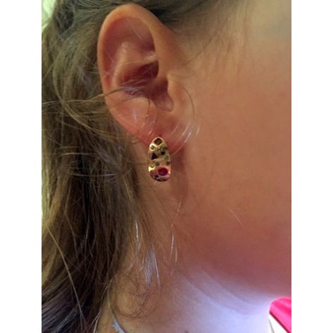 серьги бочонки с камнями на ухе