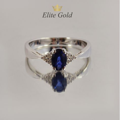 женское кольцо для помолвки с овальным камнем сапфиром в белом золоте