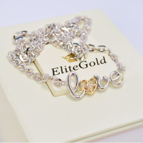 подвес в виде love в белом и лимонном золоте с камнем