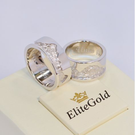 обручальные кольца с рисунком горы в белом золоте