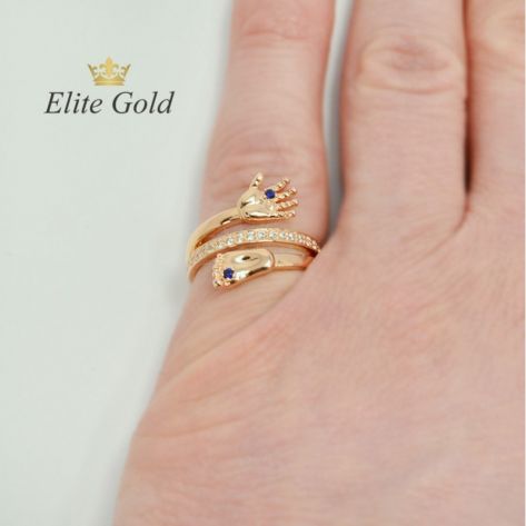 кольцо на рождение ребенка на пальце