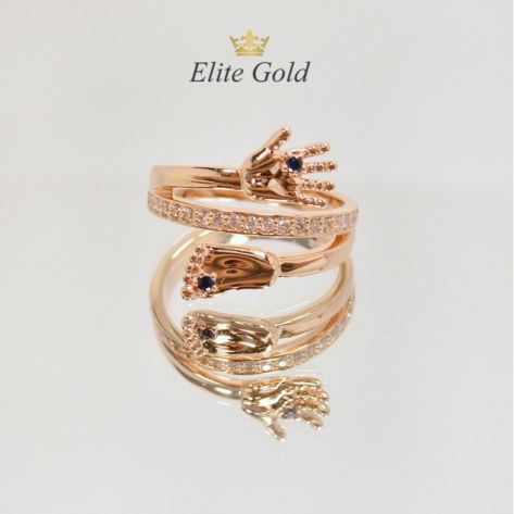 кольцо на рождение ребенка в красном золоте с белыми камнями