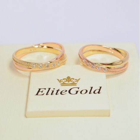 двойные обручальные кольца в красном и лимонном золоте с белыми камнями