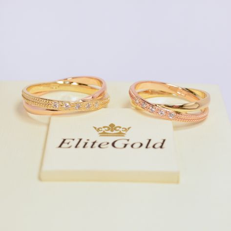 двойные обручальные кольца в красном и лимонном золоте с белыми камнями