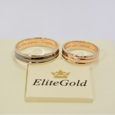 мужское кольцо в белом золоте с черным родажом, женское - в красном и белом золоте