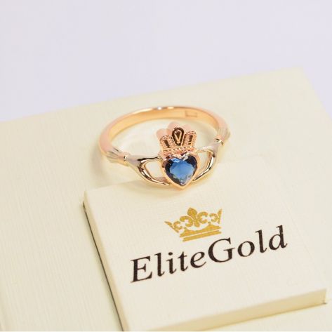 кладдахское кольцо с камнем сердце в красном и белом золоте с синим фианитом