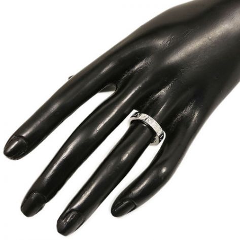 кольцо в стиле булгари с камнем на пальце