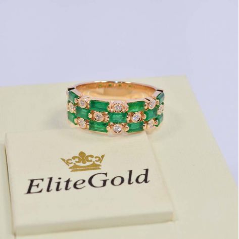 кольцо Emera с зелеными и белыми камнями
