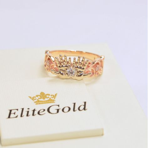 кольцо в виде ладошек с белыми камнями