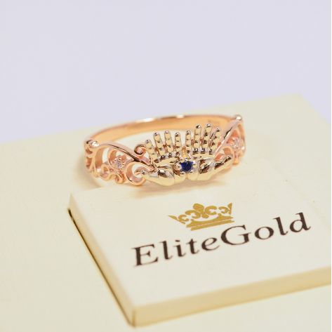 кольцо в виде ладошек с синим и белыми камнями