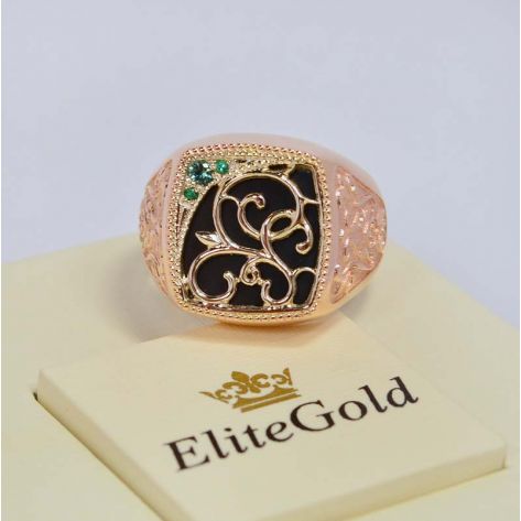 перстень с ониксом и изумрудами