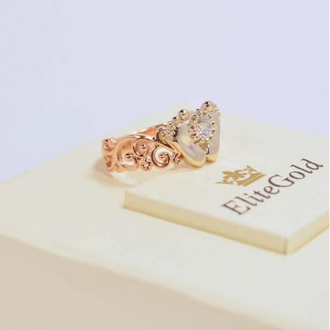 кольцо в виде пяточек в красном и белом золоте