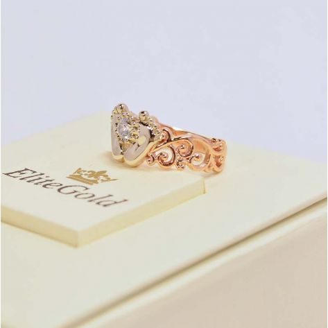 кольцо в виде пяточек в красном и белом золоте