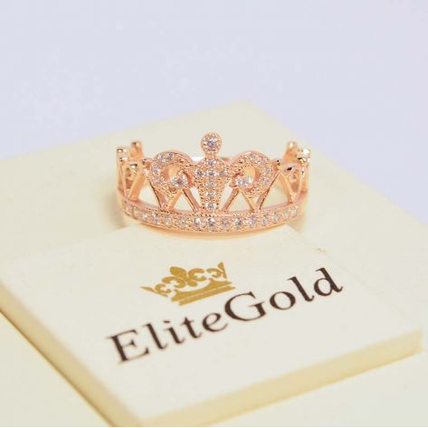 широкое кольцо корона с камнем сверху