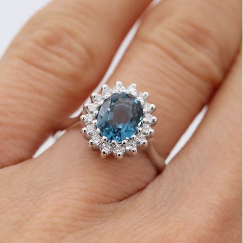 кольцо Принцессы Дианы в белом золоте