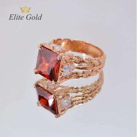 перстень Fatum с красным камнем в центре